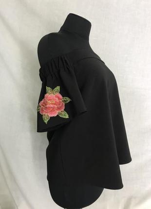 Блуза открытые плечи с вышивкой роз цветов