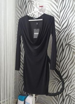 Новое эластичное черное платье с красивым вырезом спереди missguided5 фото