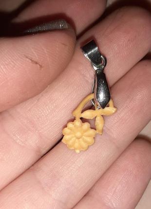 Кулон кость