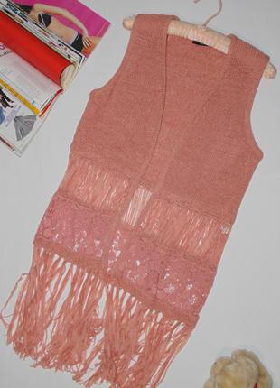 Красивый кардиган с вышивкой и висюльками.