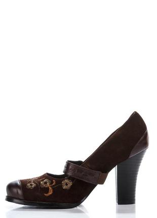 Туфлі темно-коричневі з вишивкою3 фото