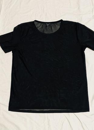 Чёрная трендовая футболка топ оверсайз в сетку