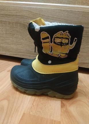 При ходьбі світяться.зимові сноубутси,черевики,снігоходи.