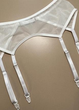 Білий базовий пояс для панчіх