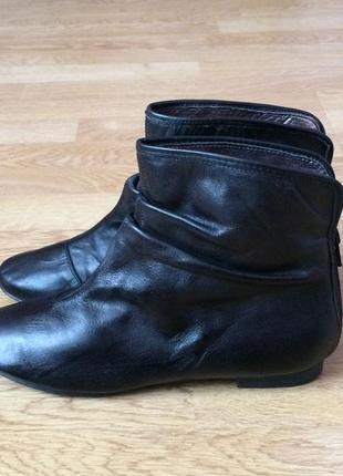 Новые кожаные ботинки bullboxer 39 размера
