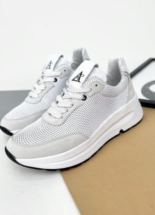 Кроссовки  с оригинальной  перфорацией (не сквозная ), белый, натуральная кожа /замша