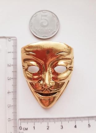 Акцентна ефектна брошка-кулон "маска" унісекс колір блискуче золото під вінтаж золота золотиста театральна маска обличчя чоловіка2 фото