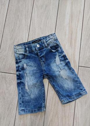 Модные джинсовые шорты на юного модника!!
2-3 года..рост 98 см..1 фото