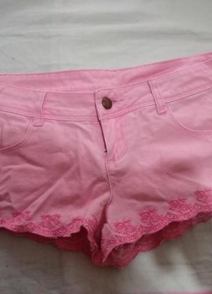Шорты джинсовые розовые с узором, размер с-м2 фото