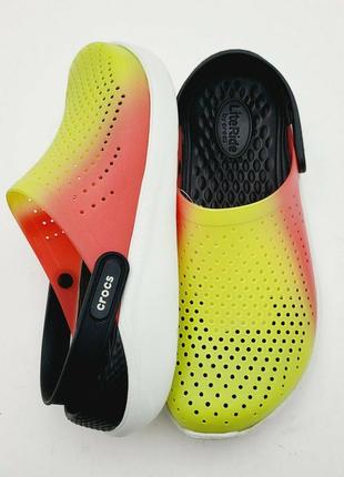 Жовті сабо crocs literide color dip clog lime punch/scarlet/almost white7 фото