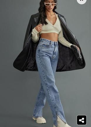 💙💛стильні трендові прямі джинси з розрізами внизу prettylittlething
