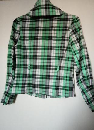 Женская зелёная клетчатая рубашка3 фото