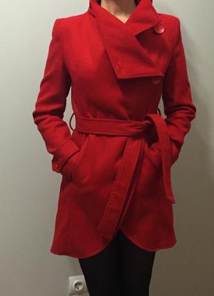 Червоне пальто з поясом2 фото