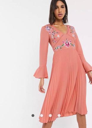 Рожева плісована сукня міді з вишивкою asos
