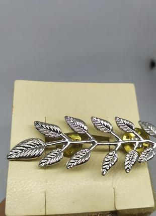 Брошь веточка