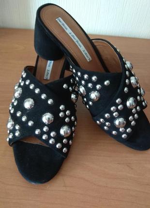 Босоніжки, шльопанці & other stories