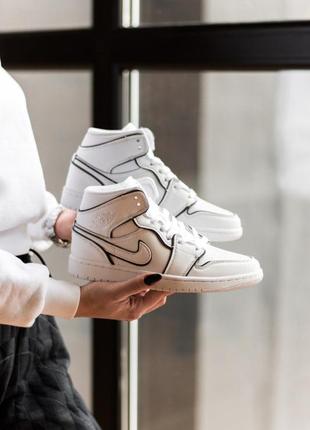 Nike air jordan 1 mid iridescent reflective white женские кроссовки найк аир джордан