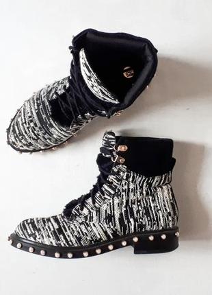 Черевики на шнурівці чорно-білі черевики з перлами чоботи на низькому ходу
