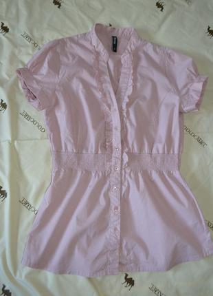 Ніжна блуза в трендові рюші