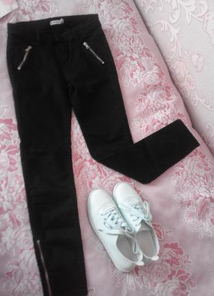 Стильные джинсы скини (stradivarius) черного цвета1 фото