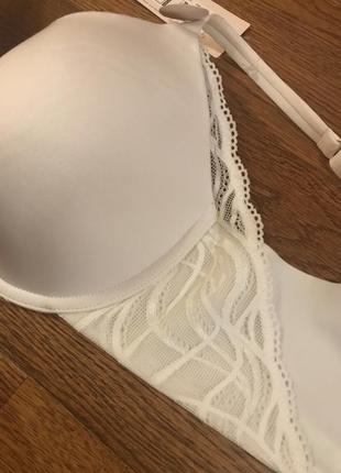 Гладкий белый бюстгальтер m&s, p. 32dd / 70e3 фото