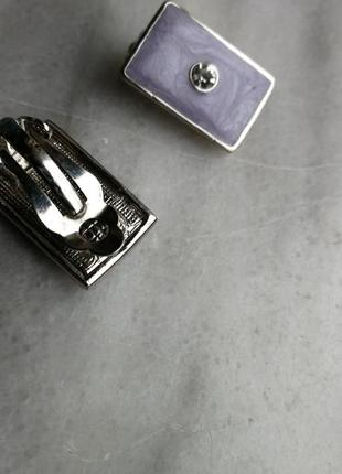 Клипсы фиолетовая сиреневая эмаль с разводами с белым камнем стразой2 фото