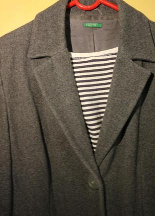 Сіре пальто прямого крою2 фото