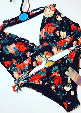 Яркий купальник примарк на лето