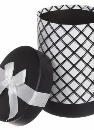 Набор круглых подарочных коробок черно-белых (комплект 3 шт)2 фото