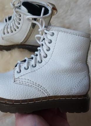 Стильні дитячі черевики dr.martens