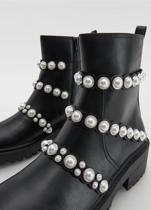 Нові фірмові черевики з жемчуженками
