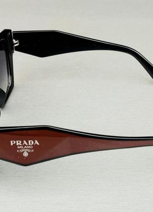 Окуляри в стилі prada стильні жіночі сонцезахисні окуляри темно сірий градієнт в чорно коричневій оправі3 фото