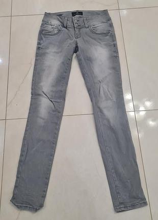 Джинсі