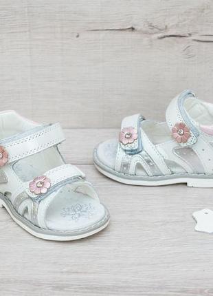 Ортопедические сандали для девочки. натуральная кожа