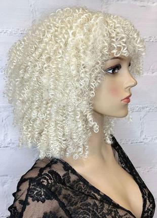 Парик афро молочный блонд каре кудрявый афрокудри / перука молочний блонд каре кучерява