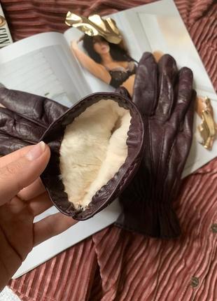 Тёплые кожаные бордовые перчатки с натуральным мехом внутри