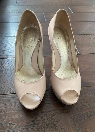 Шкіряні туфлі босоніжки