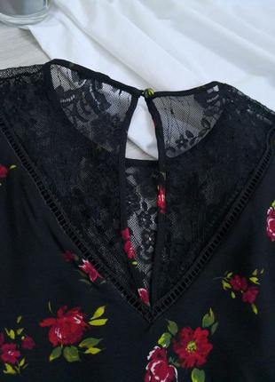 Идеальная черная блуза в цветы со вставками дорогого кружева6 фото