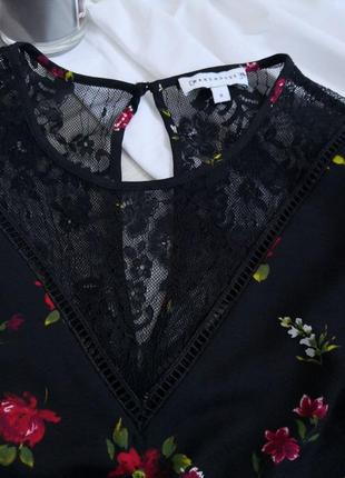 Идеальная черная блуза в цветы со вставками дорогого кружева7 фото