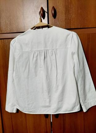 Укрпрченная блуза с v-вырезом на пуговицах от zara woman2 фото
