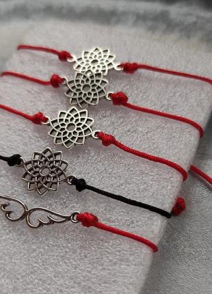 Браслет из шнура с подвеской