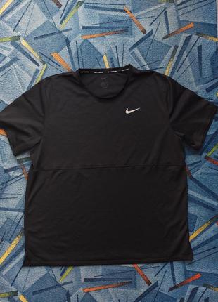 Чорна футболка для спотра nike Josh running
