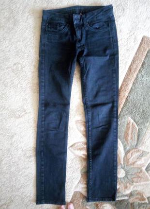 Чорні джинси