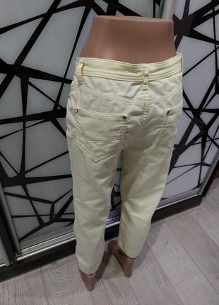 Укороченный джинсы нежно лимонного цвета per una размерs8 фото