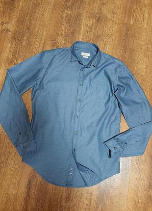 Базовая голубая рубашка