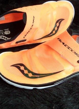 Беговые минималистические кроссовки saucony hattori 20126-6 размер 43-28 см