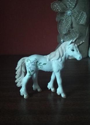 Игрушечная фигурка единорог