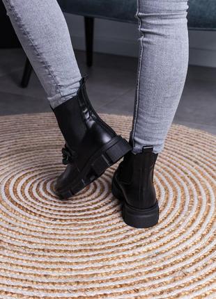 Женские ботинки с цепью кожаные черные весна,осень （из натуральной кожи черного цвета）2 фото