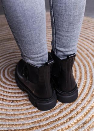 Женские ботинки с цепью кожаные черные весна,осень （из натуральной кожи черного цвета）3 фото