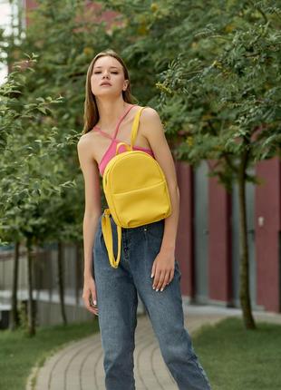 Жовтий рюкзак з якісною екошкіра для дівчат активних і спортивних2 фото